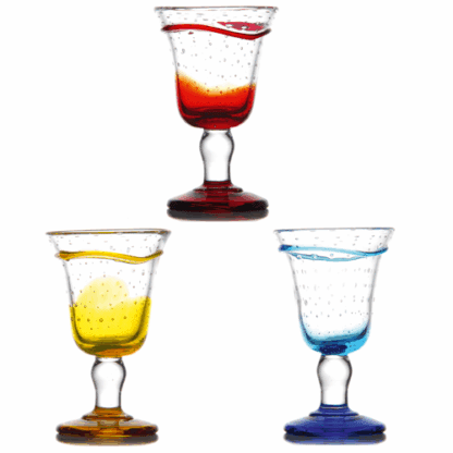 Coupes Sidney : Fabrication artisanale Référence : 543A 3 pièces Dimensions : H 19 cm - Ø 11 cm Contenance : 38 cl Matière : Verre soufflé Couleur : Bleu Collection Alizée Lavable en lave-vaisselle