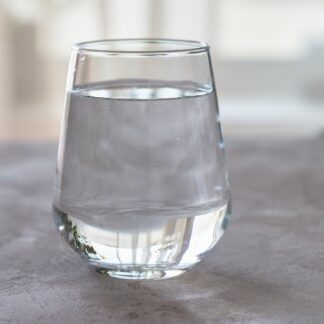 Verres à eau et gobelets