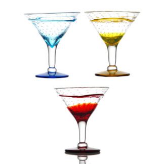 Coupes Divine : Fabrication artisanale Référence : 5000 3 pièces Dimensions : H 19 cm - Ø 17 cm Contenance : 45 cl Matière : Verre soufflé Couleur : Jaune, bleu, vert, rouge Collection Alizée Lavable en lave-vaisselle