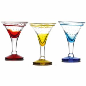 Descriptif des coupes Genova: Référence : 5014 6 pièces = 403 gr/pièce Dimensions : H. 17 cm | Ø 12 cm Contenance : 20 cl Matière : Verre soufflé Couleur : Vert, bleu, jaune, rouge Collection Alizée Fabrication artisanale, pièces uniques Passable en lave-vaisselle