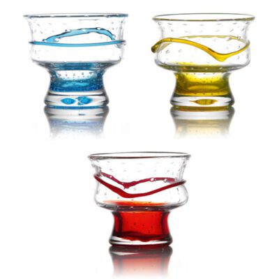 Coupes Friandise : Pratique : les coupes sont empilables Fabrication artisanale Référence : 5005 5 pièces Dimensions : H.9 cm, Ø 10,5 cm Contenance : 40 cl Matière : Verre soufflé Couleur : Rouge, jaune, bleu (aléatoire) Compatible lave-vaisselle et micro-ondes- Mondo déco entreprise française