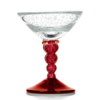 Coupes Manoir : fabrication artisanale, verre soufflé à la bouche. Verre rouge rubis et transparent. Pied haut et travaillé. Forme coupe évasée et arrondie. Mondo Déco, entreprise française.