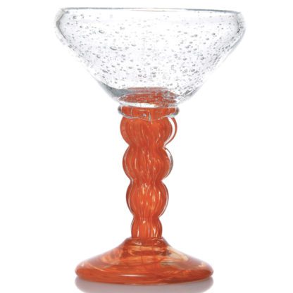 Coupes Margarita Mandarine : Couleur de la coupe : transparente. Bord lisse. Couleur du pied : orange mandarine. Sublime pied travaillé, 4 boules striées. Fabrication artisanale, verre soufflé à la bouche. Mondo Déco entreprise française