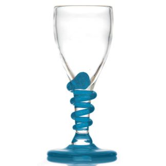 Verres Cobra bleus, de fabrication artisanale, verre soufflé à la bouche. Verre transparent et orange mandarine. Pied haut et travaillé, forme coupe évasée et arrondie Mondo Déco, entreprise française