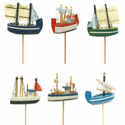 Bateaux bois assortis : 200 pièces - Fabrication artisanale - Sur longue pique en bois - Dimensions hors pique : L. 7,5 cm H. 7 cm - Référence : 799 - Matière : Bois - Couleur : Multicolore - Modèles aléatoires - MONDO DECO entreprise française