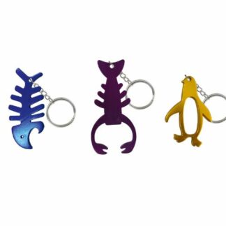 Porte-clés Décapsuleurs - 12 pièces - Dimensions : H. de 6 à 8 cm - Référence : 7270 - Matière : métal - Couleur : unies et aléatoires - 5 modèles différents - Mondo Déco entreprise française