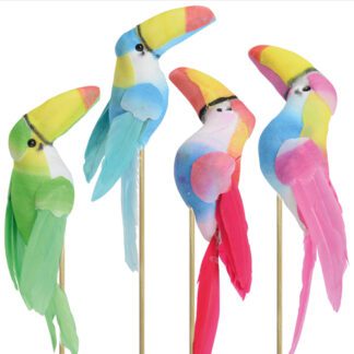 Toucans Colorés : Pique en bois inclus - 200 pièces - Dimensions : H. 14 cm - Dimensions hors pique - Référence : 7314 - matière : Tissu et plumes - Couleur : Multicolore - Modèles aléatoires - Mondo Déco entreprise française