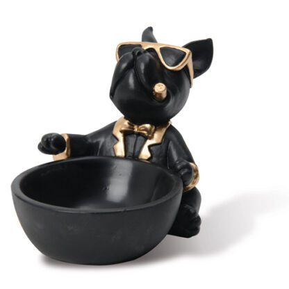 porte-coupe Chien : bouledogue français en costume / costard et noeud de papillon, avec lunettes et cigare dorés - en résine - 1 pièce Dimensions : H. 14 cm Ø 8 cm Couleur : noir et doré Matière : résine Référence : 292 Incompatible lave-vaisselle - Mondo Déco entreprise française