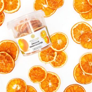 oranges déshydratées : Entre 18 et 21 tranches Boite de 65 grammes Sans colorants Sans sucres ajoutés Ingrédients : 100 % orange Référence : 2008 Décoration glaces, cocktails et pâtisseries Les fruits déshydratés peuvent être infusés - Mondo Deco entreprise française