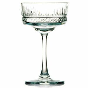 Descriptif des Coupes Scandale: Référence : 5554 6 pièces Dimensions : H.16,4 cm Ø 10,1 cm Contenance : 26 cl Matière : Verre Couleur : Transparent Compatible lave-vaisselle