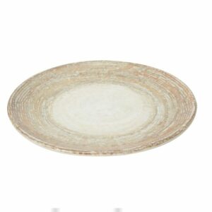 Descriptif des Assiettes Bohème GM : Référence : 5765 6 pièces Dimensions : ø 27 cm Matière : Porcelaine Couleur : Beige Garantie fabricant anti ébréchures Résistantes aux chocs et aux rayures Compatible lave-vaisselle et micro-ondes