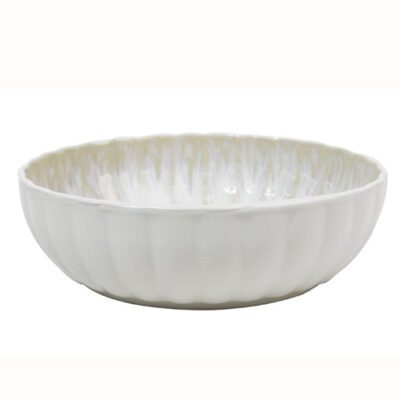 Descriptif des Bols à salade Eternelle : Référence : 5815 6 pièces Dimensions : ø 19.4 cm H 6 cm Matière : Céramique Couleur : Beige/Blanc Compatible lave-vaisselle