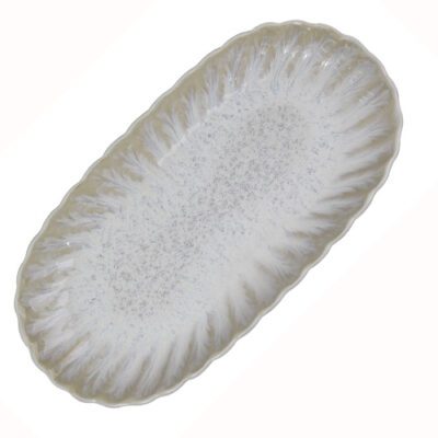 Descriptif des Assiettes Eternelle Ovale : Référence : 5816 6 pièces Dimensions : 31x 23 cm H 3.8 cm Matière : Céramique Couleur : Beige/Blanc Compatible lave-vaisselle