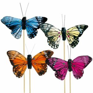 Descriptif des Papillons Plumes sur pique : Papillons décoratifs pour vos glaces et cocktails 240 pièces Dimensions hors pique : H 5,5 cm L 10 cm Sur pique court en bois Référence : 832 Matière : synthétique Couleur : multicolore