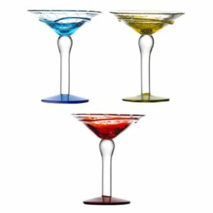 Coupes Gourmande : Fabrication artisanale Référence : 5002 6 pièces Dimensions : H.19,5 cm ; Ø 17 cm Contenance : 35 cl Matière : Verre soufflé Couleur : Jaune, bleu, rouge Compatible lave-vaisselle Éviter les chocs thermiques ** Nos verres et coupes, de fabrication artisanale, sont des pièces uniques. De fait, les dimensions et couleurs peuvent légèrement varier d'une pièce à l'autre **