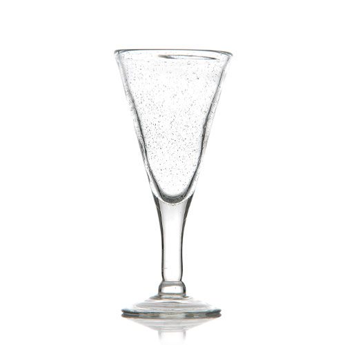 Coupes Élégance bullées : 6 pièces Dimensions : H. 21,5 cm | Ø 10,5 cm Contenance : 32 cl Référence : 5003B Matière : verre soufflé Couleur : Transparent Compatible lave-vaisselle Éviter les chocs thermiques ** Nos verres et coupes, de fabrication artisanale, sont des pièces uniques. De fait, les dimensions et couleurs peuvent légèrement varier d'une pièce à l'autre **