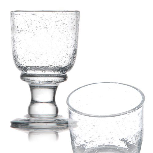 Coupes Tenerife Bullées : 6 pièces Dimensions : H. 15 cm | Ø 9,5 cm Contenance : 38 cl Référence : 5009 Matière : verre soufflé Couleur : Transparent Compatible lave-vaisselle Éviter les chocs thermiques ** Nos verres et coupes, de fabrication artisanale, sont des pièces uniques. De fait, les dimensions et couleurs peuvent légèrement varier d'une pièce à l'autre **