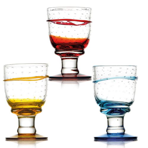 Coupes Tenerife : Fabrication artisanale 6 pièces Dimensions : H.15 cm, Ø 9,5 cm Contenance : 38 cl Matière : Verre soufflé Couleur : Rouge, jaune, bleu (aléatoire) Compatible lave-vaisselle Éviter les chocs thermiques Référence : 5009A ** Nos verres et coupes, de fabrication artisanale, sont des pièces uniques. De fait, les dimensions et couleurs peuvent légèrement varier d'une pièce à l'autre **