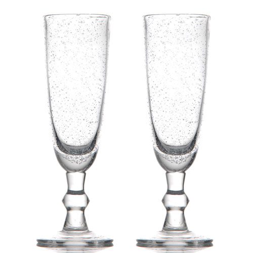 Verres Alaska bullés : 6 pièces Dimensions : H. 23,5 cm | Ø 7 cm Contenance : 32 cl Référence : 517B Matière : verre soufflé Couleur : Transparent Compatible lave-vaisselle Éviter les chocs thermiques ** Nos verres et coupes, de fabrication artisanale, sont des pièces uniques. De fait, les dimensions et couleurs peuvent légèrement varier d'une pièce à l'autre **