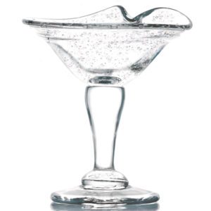 Coupes Baroque bullées 6 pièces Dimensions : H. 17 cm | Ø 15 cm Contenance : 35 cl Référence : 5243 Matière : verre soufflé Couleur : Transparent Compatible lave-vaisselle Éviter les chocs thermiques