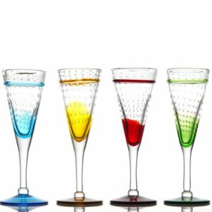 Flûtes Alizée : Fabrication artisanale Référence : 526A 4 pièces Dimensions : H.24,5 cm ; Ø9 cm Contenance : 20 cl Matière : Verre soufflé Couleur : bleu, jaune, rouge, vert Compatible lave-vaisselle Éviter les chocs thermiques ** Nos verres et coupes, de fabrication artisanale, sont des pièces uniques. De fait, les dimensions et couleurs peuvent légèrement varier d'une pièce à l'autre **