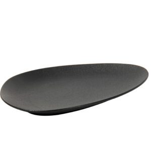 Descriptif des Assiettes Galet allongées noires : Référence : 5287 6 pièces Dimensions : 33 x 22 cm Matière : Porcelaine Couleur : noir Compatible lave-vaisselle et micro-ondes