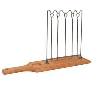 Descriptif du Support aimanté 5 brochettes  : Référence : 5339 1 pièce Dimensions: 46 x 12 cm H 28 cm Matière : Bois / Inox Couleur : gris Compatible lave-vaisselle pour les brochettes