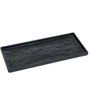 Descriptif des Assiettes rectangle Tanneur PM : Référence : 5362 6 pièces Dimensions : 30,5 x 13,5 cm Matière : Porcelaine Couleur : Noir Compatible lave-vaisselle
