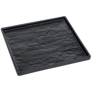Descriptif des Assiettes carrées Tanneur PM : Référence : 5363 6 pièces Dimensions : 22.3 x 22.3 cm Matière : Porcelaine Couleur : Noir Compatible lave-vaisselle