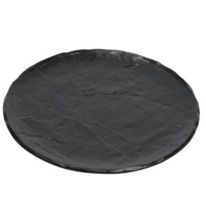 Descriptif des Assiettes Tanneur GM : Référence : 5402 6 pièces Dimensions : ø 31 cm Matière : Porcelaine Couleur : Noir Compatible lave-vaisselle