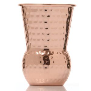 Descriptif du Tumbler Cuivré Martelé  : Référence : 5481 1 pièce Dimensions : H.11,8 cm Ø8,3 cm Contenance : 40 cl Matière : Acier inoxydable Couleur : Cuivre Incompatible lave-vaisselle