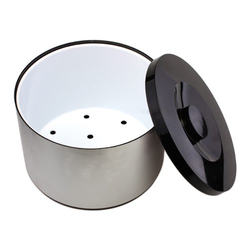 Descriptif du Seau à glace 10 L : Seau à glace grande capacité avec couvercle grille de drainage amovible Finition en aluminium brossé contemporaine Plateau drainant amovible Dimensions : ø 29 cm - H 20 cm - 10 L Ref : 5487