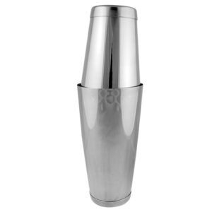 Descriptif du Shaker Inox : Mini et grande timbale combinées pour un shaker polyvalent Conception robuste en inox, parfait pour un usage intensif S'utilise avec une passoire à cocktail pour des boissons parfaites Un essentiel pour les professionnels HORECA et les amateurs Dimensions : 17,6 x 9,2 cm - 53 cl / 82 cl Ref 5489