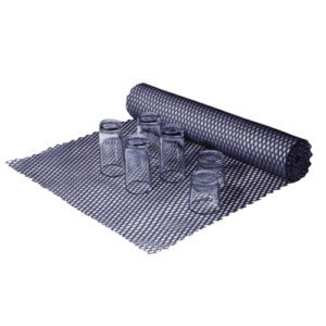 Descriptif du Tapis Antidérapant : Tapis antidérapant idéal pour bars et restaurants Dimensions parfaites: rouleau de 0.61 m x 10 m pour équiper votre espace bar Conçu pour la préparation de cocktails Facile à nettoyer, compatible lave-vaisselle Collection Barman, l'allié de vos créations Ref : 5503