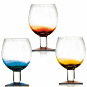 Verres Miami : Fabrication artisanale Référence : 5541 6 pièces Dimensions : H.20 cm ; Ø 13 cm Contenance : 100 cl Matière : Verre soufflé Couleur : Jaune, bleu, rouge Compatible lave-vaisselle Éviter les chocs thermiques ** Nos verres et coupes, de fabrication artisanale, sont des pièces uniques. De fait, les dimensions et couleurs peuvent légèrement varier d'une pièce à l'autre **