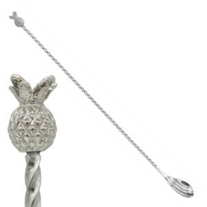 Descriptif des Cuillères Barman Ananas Argentée : Cuillère de bar argentée, idéale pour cocktails réussis Longueur de 33 cm, parfaite pour atteindre le fond des verres Design ananas élégant, sublime vos créations En métal résistant, un indispensable pour les professionnels Outil pratique pour barmans et barmaids exigeants Ref : 5568