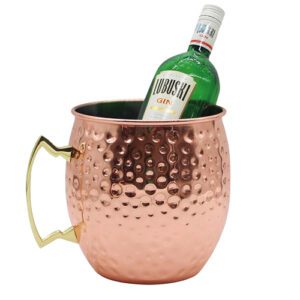 Descriptif du Méga Mug Cuivré  : Référence : 5582 1 pièce Dimensions : H.20,5 cm Ø20,4 cm Contenance : 5 Litres Matière : Acier inoxydable Couleur : Cuivre Incompatible lave-vaisselle