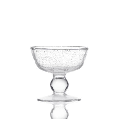 Coupes Denver bullées : 6 pièces Dimensions : H. 10 cm | Ø 10 cm Contenance : 16 cl Référence : 5682 Matière : verre soufflé Couleur : Transparent Compatible lave-vaisselle Éviter les chocs thermiques ** Nos verres et coupes, de fabrication artisanale, sont des pièces uniques. De fait, les dimensions et couleurs peuvent légèrement varier d'une pièce à l'autre **