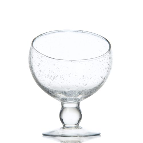Coupes Victoria bullées : 6 pièces Dimensions : H. 16,5 cm | Ø 13,5 cm Contenance : 50 cl Référence : 5683 Matière : verre soufflé Couleur : Transparent Compatible lave-vaisselle Éviter les chocs thermiques - coupe à glace asymétrique
