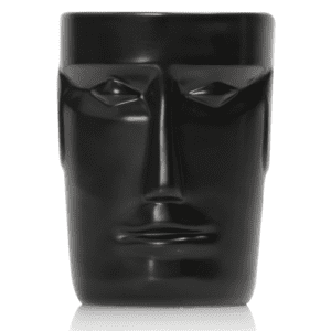 Descriptif du Tiki Moaï noir verre en céramique : Référence : 5685 1 pièce Dimensions : H.12,3 cm Ø8,8 cm Contenance : 50 cl Matière : Céramique Couleur : Noir Compatible lave-vaisselle Éviter les chocs thermiques