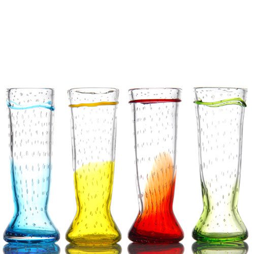 Verres Jus de fruits : Fabrication artisanale Référence : 570A 4 pièces Dimensions : H.22,5 cm ; Ø7,5 cm Contenance : 45 cl Matière : Verre soufflé Couleur : bleu, jaune, rouge, vert Compatible lave-vaisselle Éviter les chocs thermiques ** Nos verres et coupes, de fabrication artisanale, sont des pièces uniques. De fait, les dimensions et couleurs peuvent légèrement varier d'une pièce à l'autre **