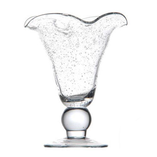Coupes Tulipe bullées : 6 pièces Dimensions : H. 18 cm | Ø 15 cm Contenance : 40 cl Référence : 571B Matière : verre soufflé Couleur : Transparent Compatible lave-vaisselle Éviter les chocs thermiques ** Nos verres et coupes, de fabrication artisanale, sont des pièces uniques. De fait, les dimensions et couleurs peuvent légèrement varier d'une pièce à l'autre **
