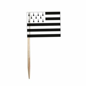 Drapeaux bretons PM (petit modèle) : 250 pièces Dimensions hors pique : 3,5 x 2,5 cm Référence : 7109 Matière : Papier, bois Couleur : Noir, blanc