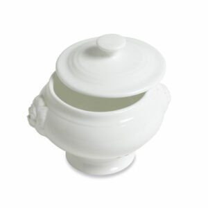 Bol tête de lion : Effet vintage garanti ! Référence : 5145 1 pièce comprend : bol + couvercle Lot de 3 pièces  Dimensions : H.8,5 cm Ø10 cm Contenance : 40 cl Matière : céramique Couleur : blanc Compatible lave-vaisselle