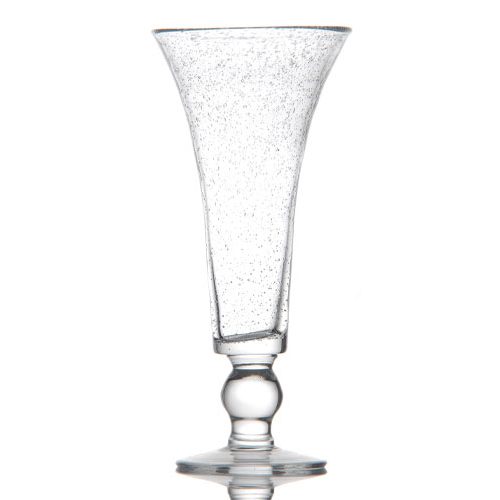 Coupes Mexico bullées : 6 pièces Dimensions : H. 25 cm | Ø 11 cm Contenance : 42 cl Référence : 515B Matière : verre soufflé Couleur : Transparent Compatible lave-vaisselle Éviter les chocs thermiques ** Nos verres et coupes, de fabrication artisanale, sont des pièces uniques. De fait, les dimensions et couleurs peuvent légèrement varier d'une pièce à l'autre **