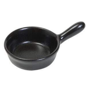 casserolettes noires : Référence : 5324 24 pièces Dimensions : Ø 6 cm L.10 cm Matière : céramique Couleur : noir Compatible lave-vaisselle Incompatible four