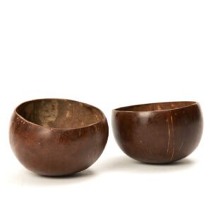 coupes coco : Référence : 5699 4 pièces Dimensions : Ø10 cm H.6,5 cm Contenance : 33 cl Matière : bois (noix de coco) Couleur : marron