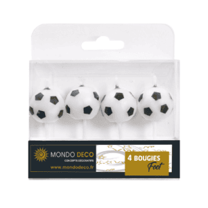 4 bougies Foot : Assortiment de 4 bougies sur le thème Foot. Bougies sphériques en forme de ballon de foot. Conditionnent au choix : A l'unité (blister de 4 bougies) Par boite de 25 blisters Emballage avec trou européen pour suspendre à un présentoir Dimensions : Ø 2,5 cm Référence : 1074 Matière : Cire Coloris : blanc, noir
