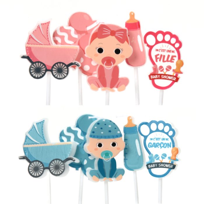 5 bougies Baby Shower : 5 petites bougies idéales pour les baby showers. Motifs en forme de : landau, bébé assis, pied, ballons, biberon. Bougie "Pied" avec mention "C'est un garçon" ou "C'est une fille" Conditionnent au choix : A l'unité (blister de 5 bougies) Par boite de 25 blisters Emballage avec trou européen pour suspendre à un présentoir Matière : Cire Coloris : bleu ou rose, blanc