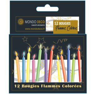 12 bougies flammes colorées : 12 bougies fines et lisses à la flamme colorée Conditionnent au choix : A l'unité (blister de 12 bougies) Par boite de 24 blisters Emballage avec trou européen pour suspendre à un présentoir Matière : Cire Coloris : multicolore